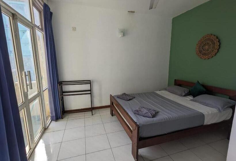 اتاق استاندارد با سرویس بهداشتی مشترک, Palmyrah Residencies