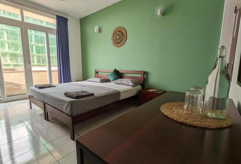 اتاق استاندارد با سرویس بهداشتی مشترک, Palmyrah Residencies