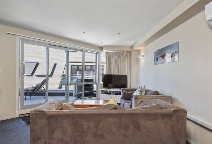 Апартаменты 2 Спальни Боковой Вид на Море, Pavilion Beachfront Apartments