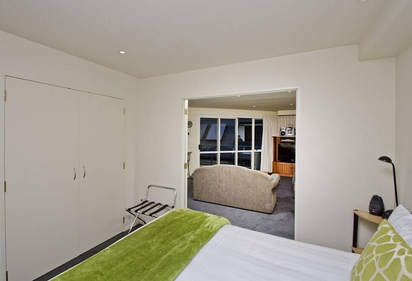 2침실 아파트 측면 바다 전망, Pavilion Beachfront Apartments