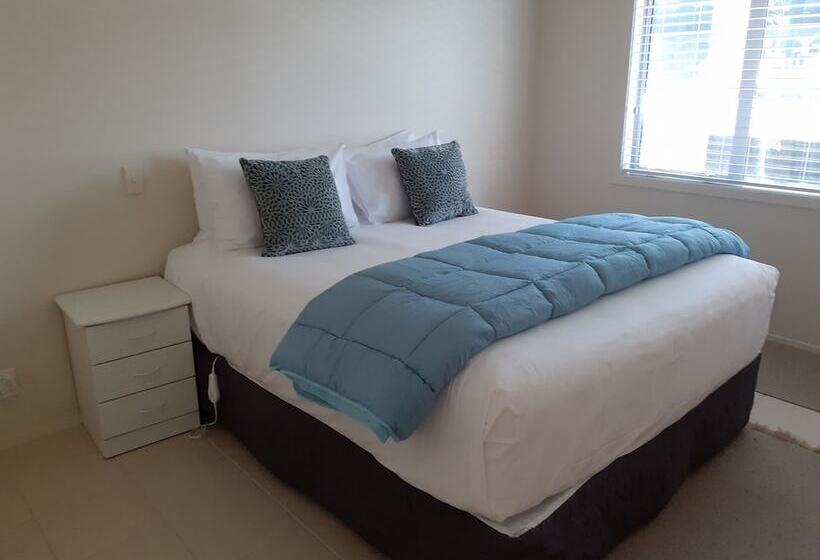 2침실 아파트 측면 바다 전망, Pavilion Beachfront Apartments