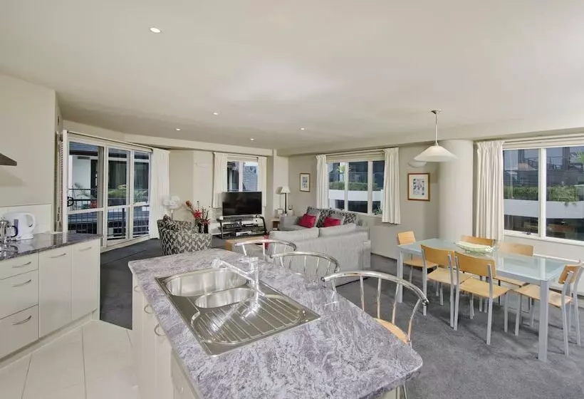 サイドオーシャンビューの2ベッドルームアパート, Pavilion Beachfront Apartments