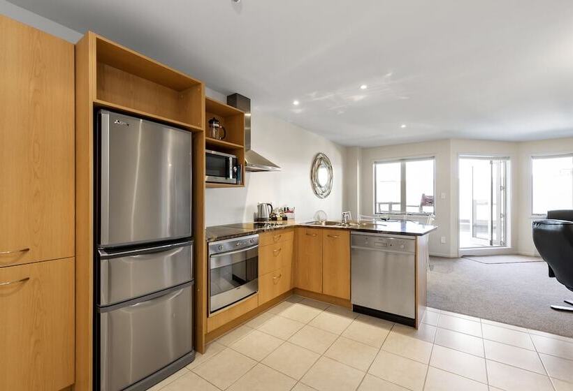 Апартаменты 1 Спальня Боковой Вид на Море, Pavilion Beachfront Apartments