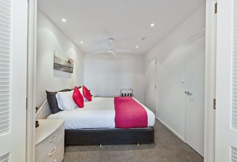 Апартаменты 2 Спальни Вид на Море, Pavilion Beachfront Apartments