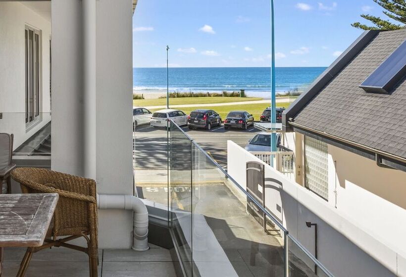 2침실 아파트 측면 바다 전망, Pavilion Beachfront Apartments