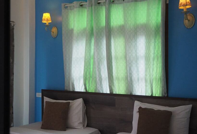 غرفة قياسية, Sidewalk Boutique