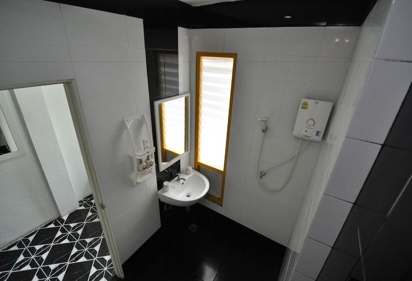 غرفة قياسية, Sidewalk Boutique