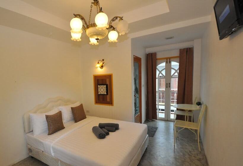 غرفة قياسية, Sidewalk Boutique