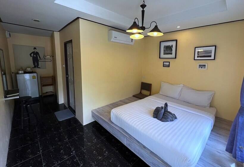 غرفة قياسية, Sidewalk Boutique