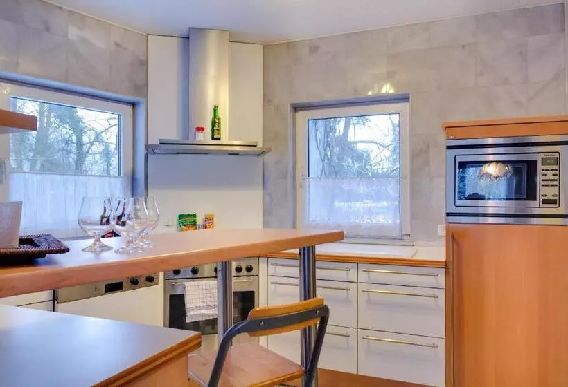 Talo 3 Makuuhuonetta, Seehotel Luisenhof
