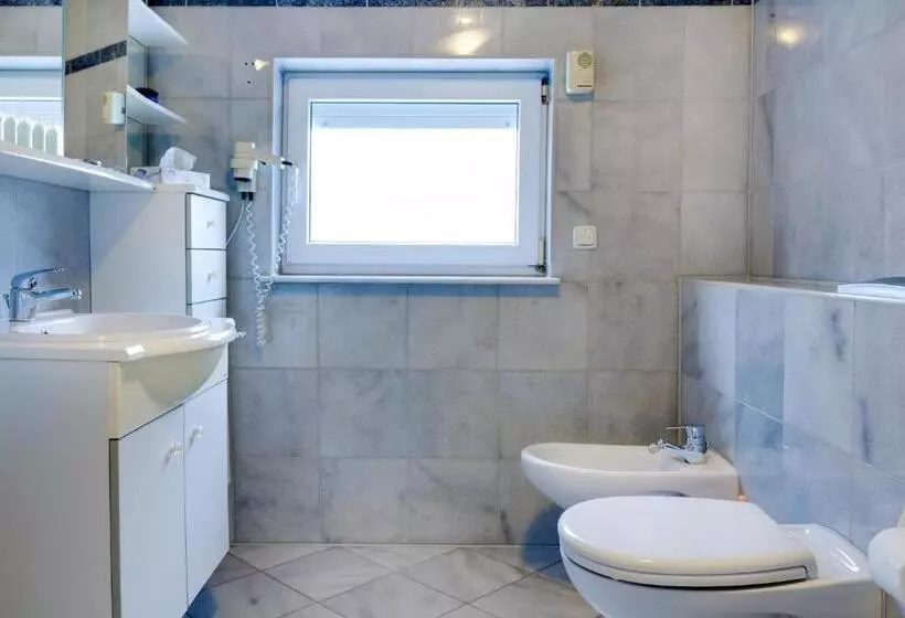 Talo 3 Makuuhuonetta, Seehotel Luisenhof