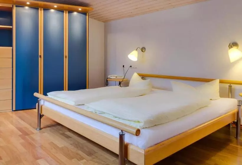 Talo 3 Makuuhuonetta, Seehotel Luisenhof