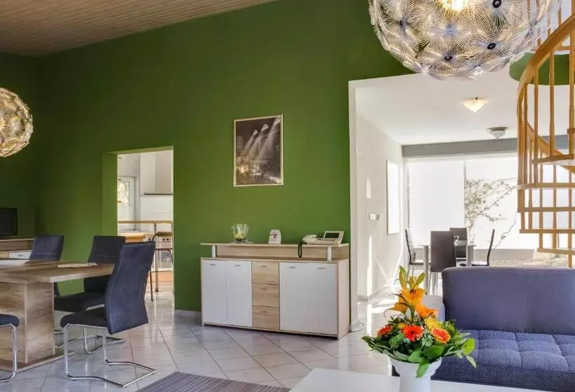 Talo 3 Makuuhuonetta, Seehotel Luisenhof