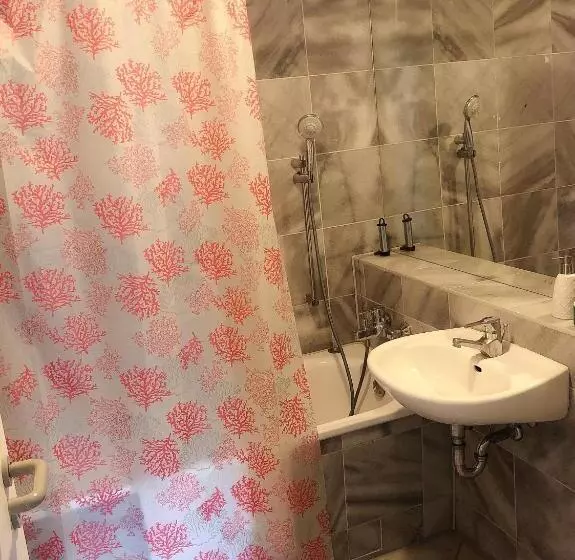 Talo 4 Makuuhuonetta, Seehotel Luisenhof
