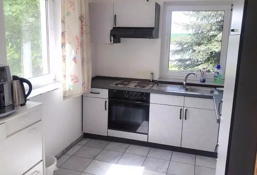Talo 4 Makuuhuonetta, Seehotel Luisenhof