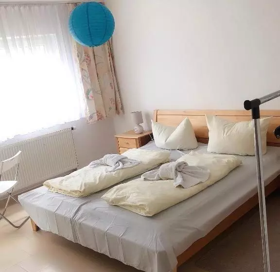 Talo 4 Makuuhuonetta, Seehotel Luisenhof