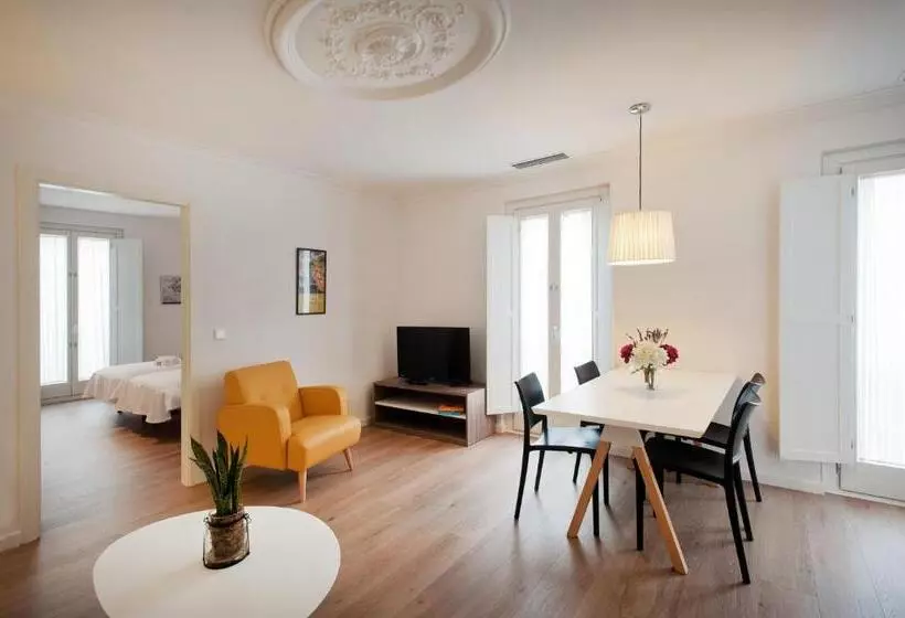 バルコニー付き１ベッドルームアパートメント, The Museum Apartments