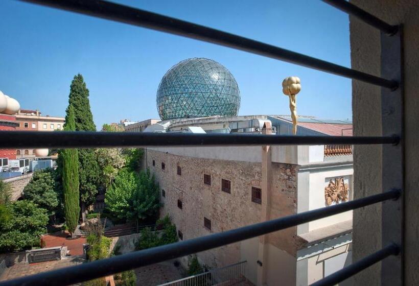 آپارتمان 1 خوابه با چشم‌انداز, The Museum Apartments