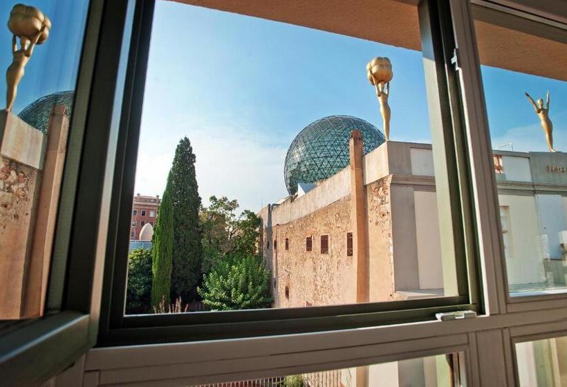 آپارتمان 1 خوابه با چشم‌انداز, The Museum Apartments