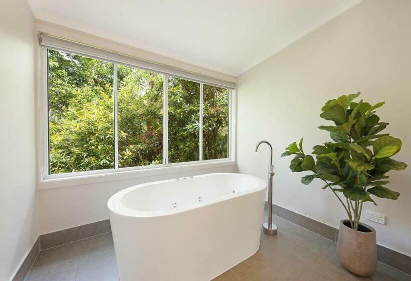 1ベッドルームハウス, Clouds Montville