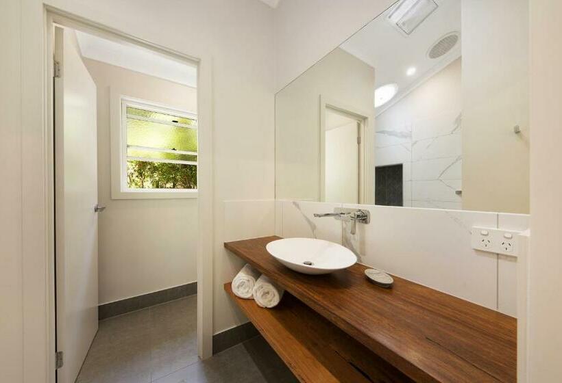 1ベッドルームハウス, Clouds Montville