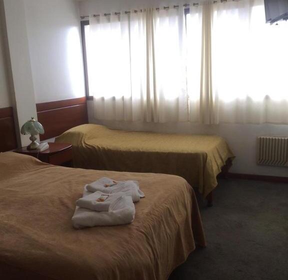 标准三人间, Alvear Jujuy