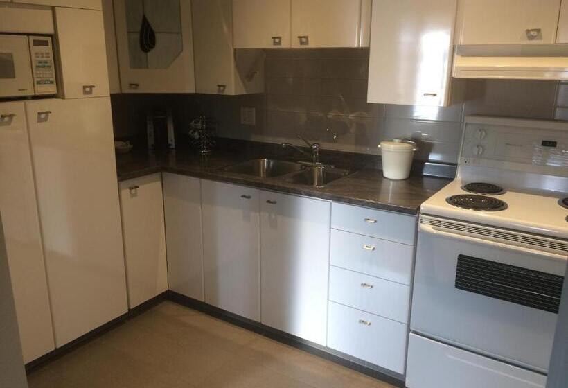 إستديو عائلى, Auberge L'ambassadeur