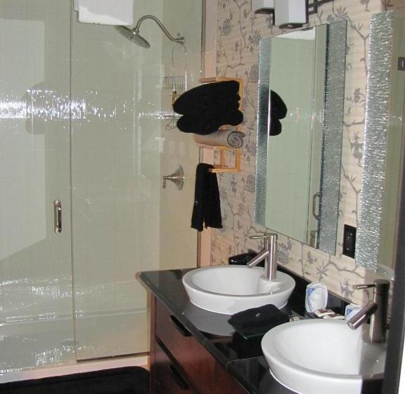 מיטת קינג בסוויטה, Billy Barker Casino