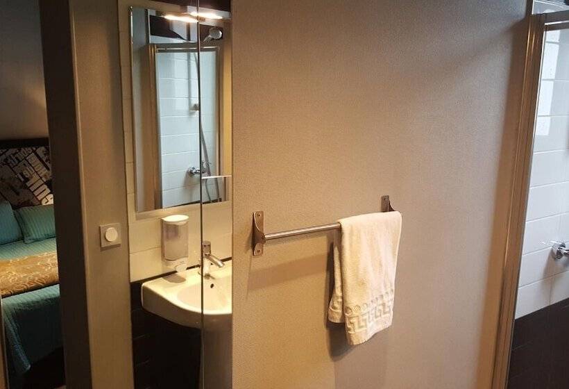 Номер Стандарт Трехместный, Café Hôtel De L Avenir