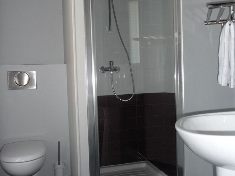 Номер Стандарт Трехместный, Café Hôtel De L Avenir