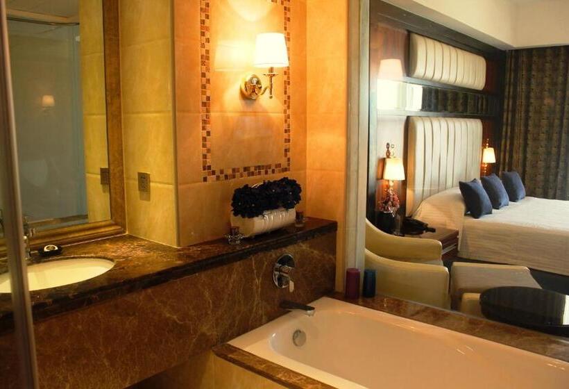 غرفة تنفيذية, Central Park Tower Resort