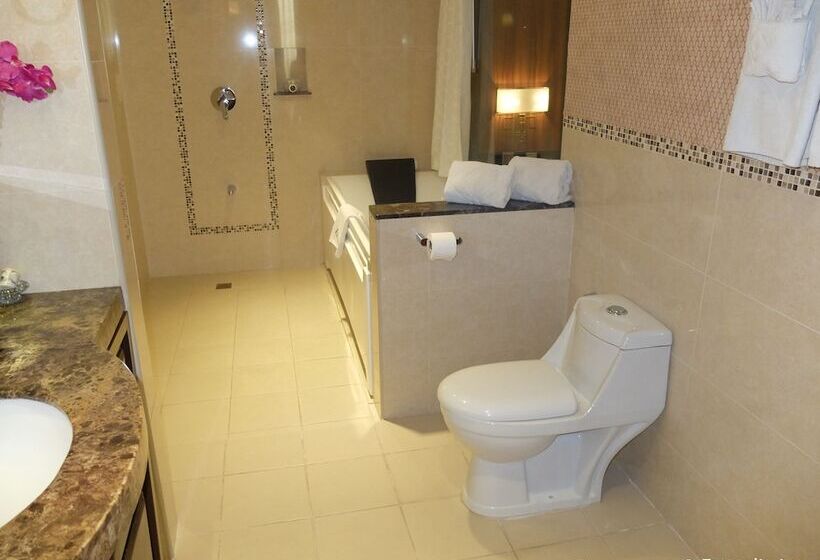 자쿠지 스위트, Central Park Tower Resort