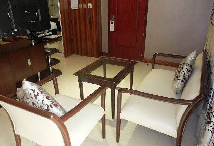 جناح مزود بجاكوزى, Central Park Tower Resort