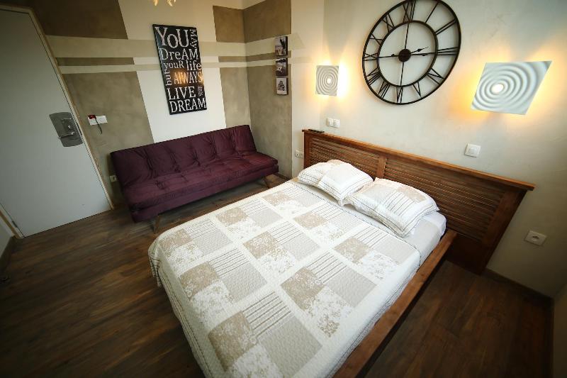 חדר סטנדרט, De France