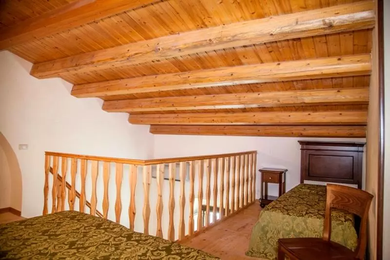 Standard Kolmen Hengen Huone, Feudo Bauly