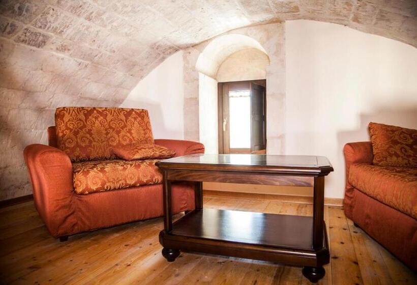 스위트, Feudo Bauly