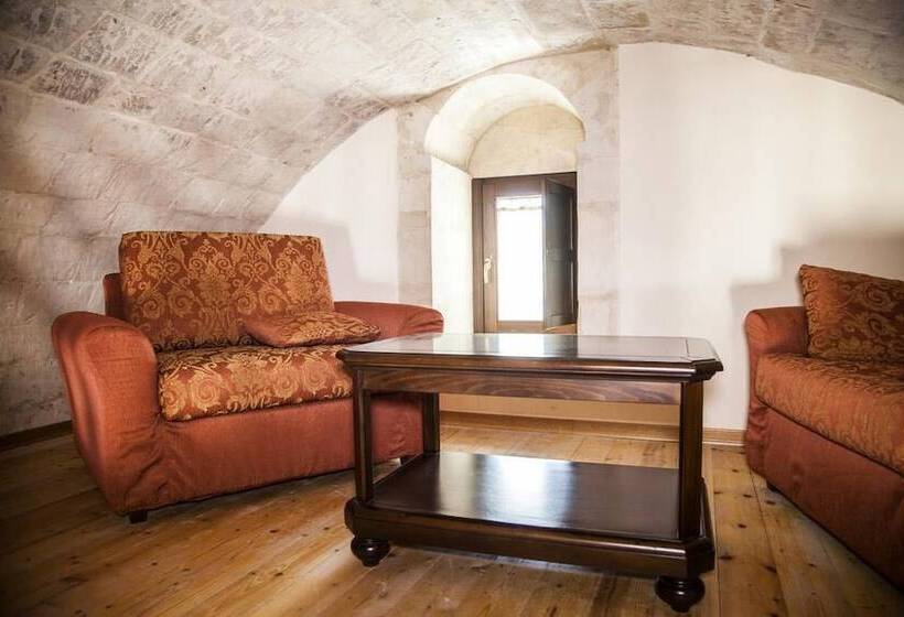 스위트, Feudo Bauly