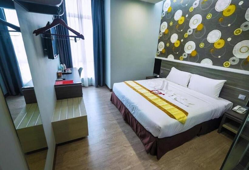 Quarto Quádruplo Premium, Indra