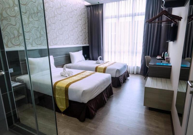 Quarto Quádruplo Premium, Indra