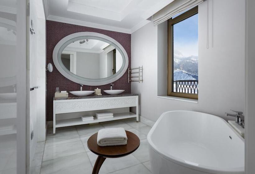 سوئیت جونیور با چشمانداز کوهستان, Pik Palace, Shahdag, Autograph Collection