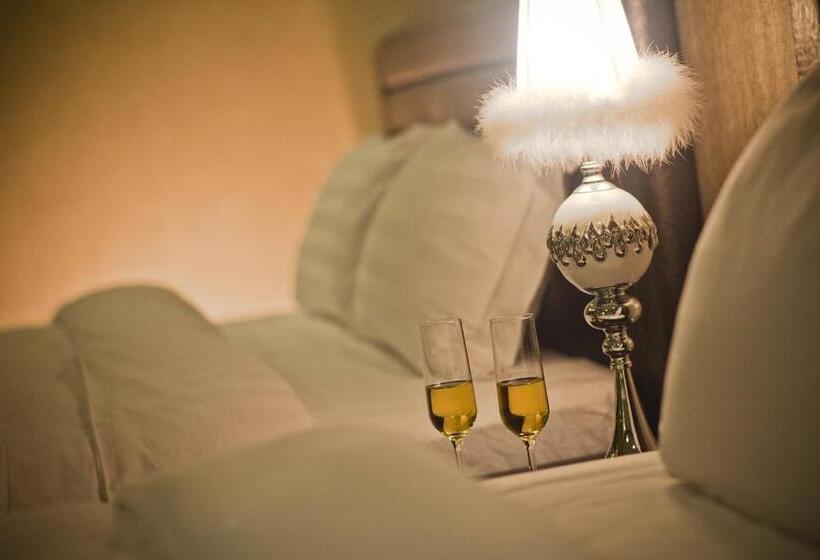 اتاق استاندارد چهار تخته, Wolken Lodge