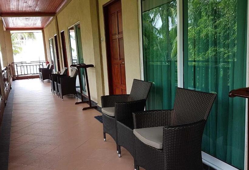 اتاق لوکس چهار تخته, Tioman Dive Resort