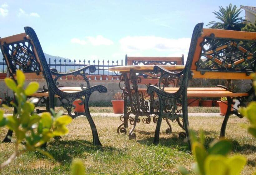 庭の見える１ベッドルームアパートメント, Villamir B&b