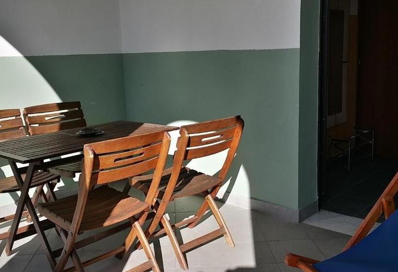 庭の見える１ベッドルームアパートメント, Villamir B&b