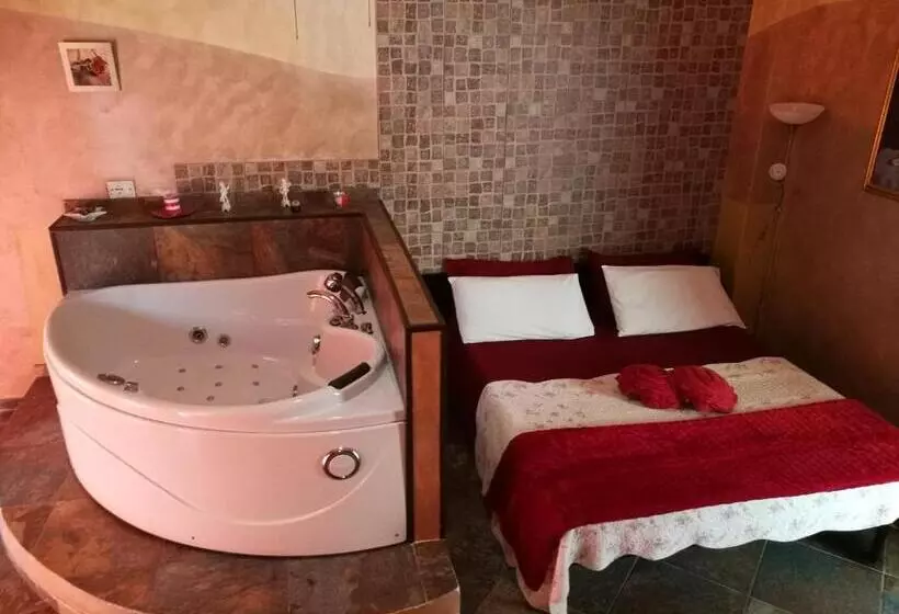 اتاق لوکس با وان آب گرم, Villamir B&b