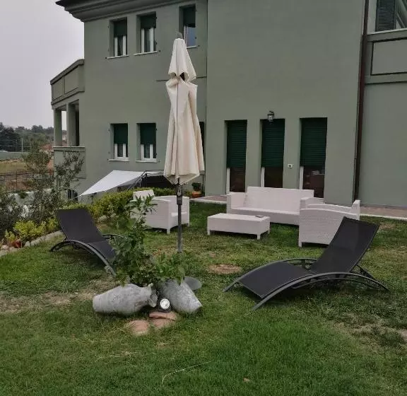 اتاق لوکس با وان آب گرم, Villamir B&b