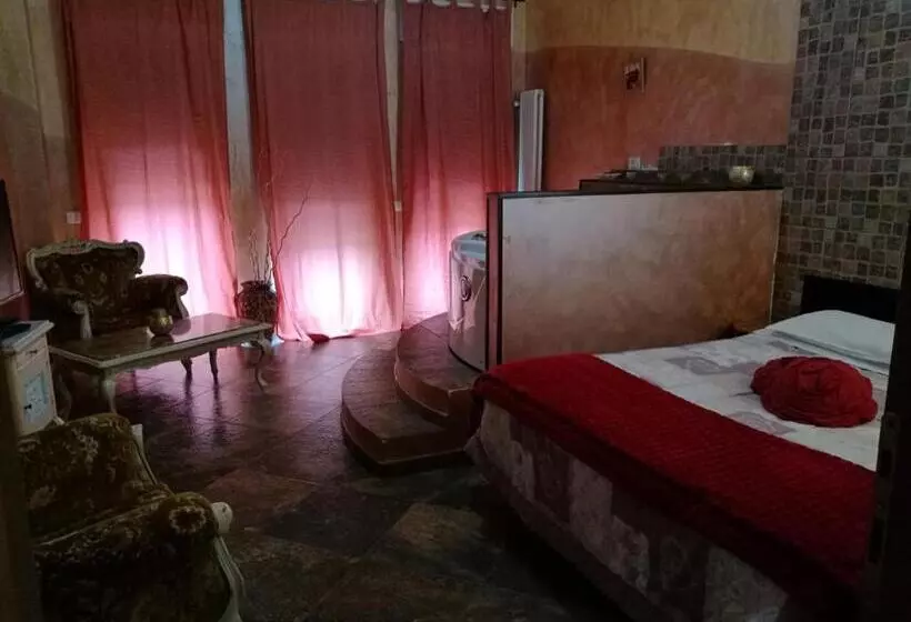 اتاق لوکس با وان آب گرم, Villamir B&b