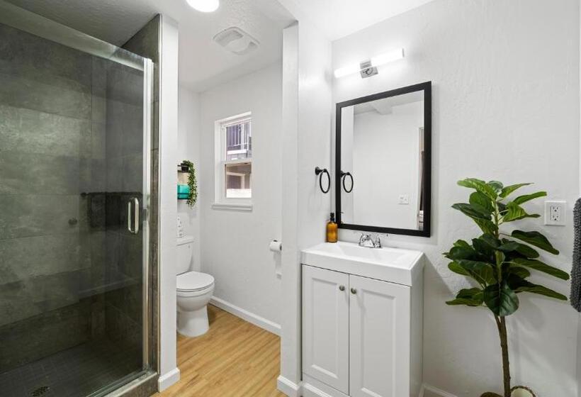 חדר בסיסי, Adventure Lodge