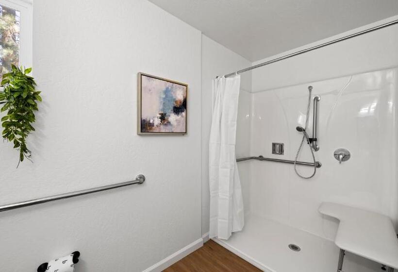 חדר סטנדרט מותאם לאדם עם מוגבלויות, Adventure Lodge