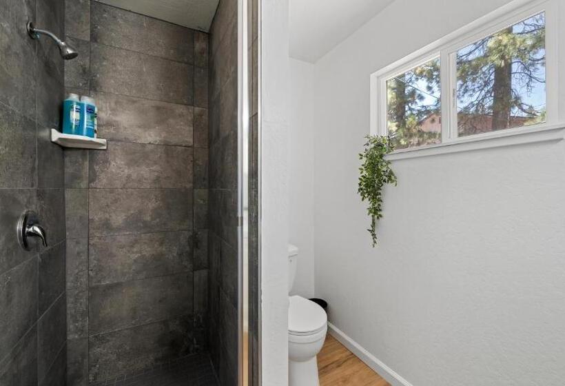 סוויטה, Adventure Lodge